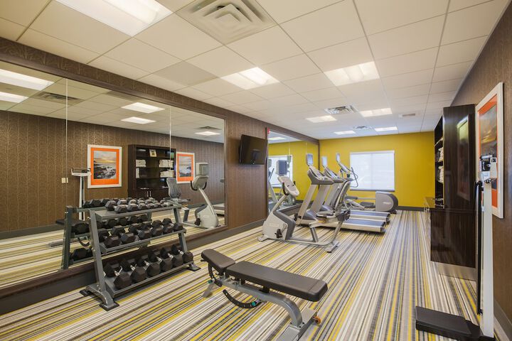 Holiday Inn Express & Suites Eureka by IHG