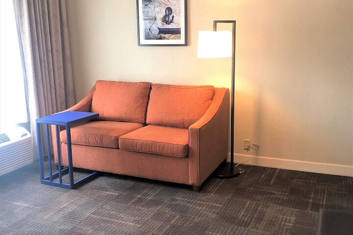 Hampton Inn & Suites Norfolk-Airport