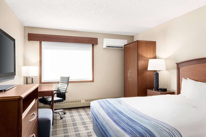 Room 32 of 49