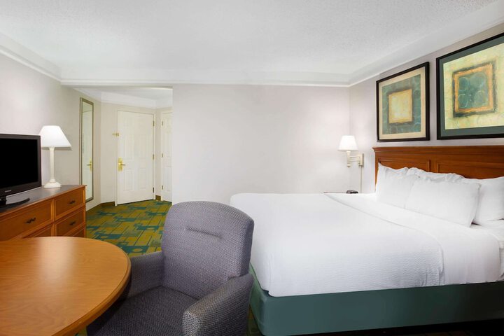 Room 13 of 30