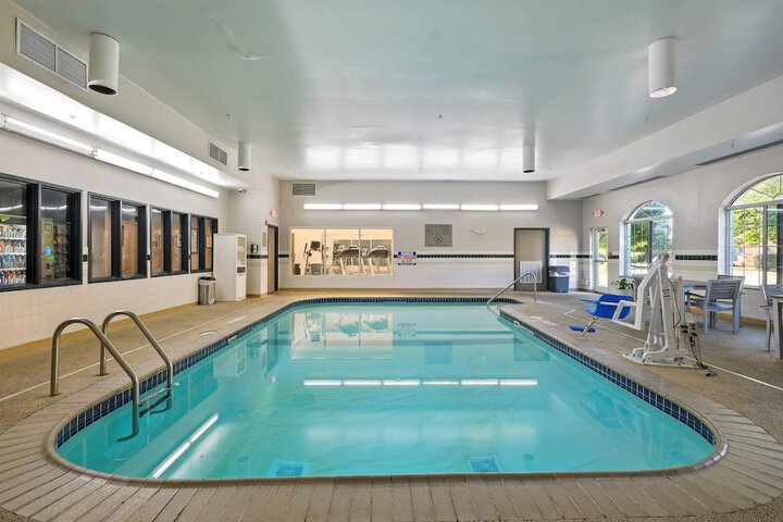Country Inn & Suites by Radisson Merrillville, IN