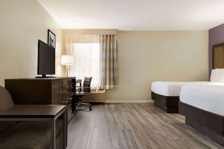 Room 9 of 32