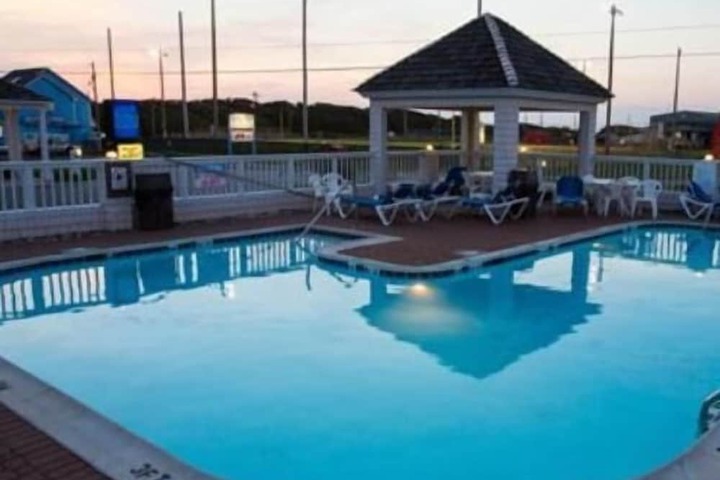 Pool 14 of 28