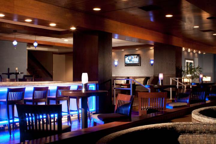 Lounge 83 of 91