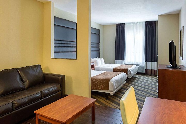 Comfort Suites near Tanger Outlet Mall
