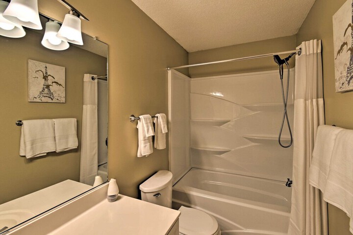 Pet-friendly Lillington Abode 1 Mi to River