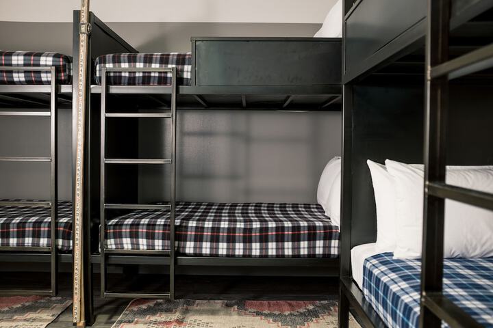 Room 32 of 54