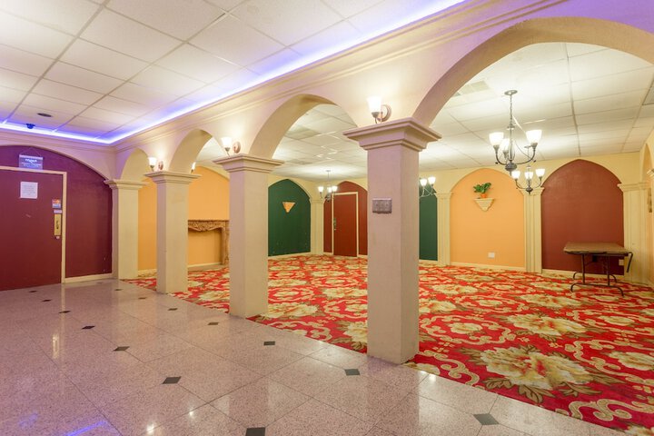 Room 9 of 18