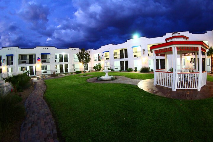 Hotel Exterior 55 of 57
