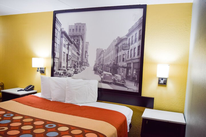 Room 14 of 25