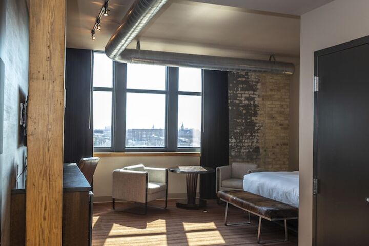 Room 27 of 108
