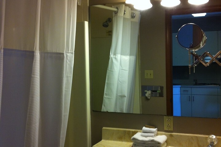 Room 16 of 28