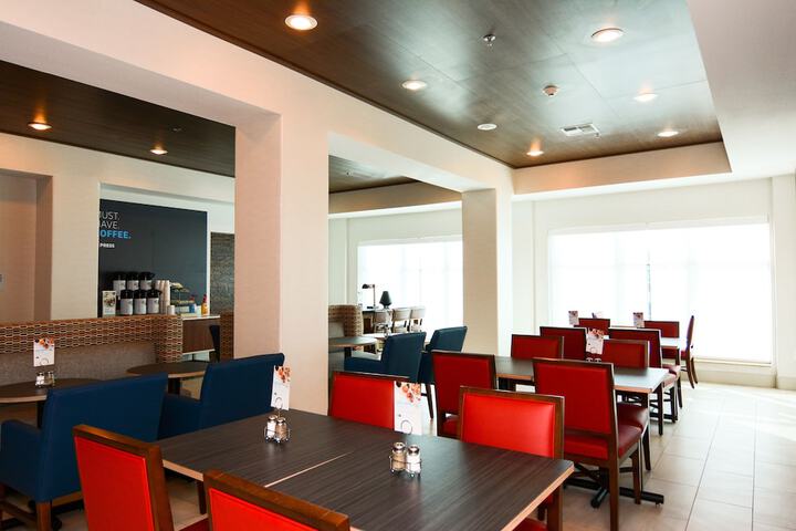 Holiday Inn Express & Suites New Boston by IHG