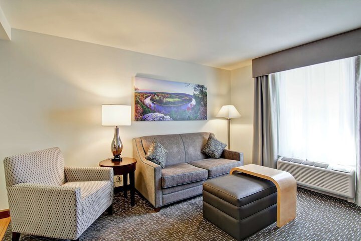 Room 27 of 46