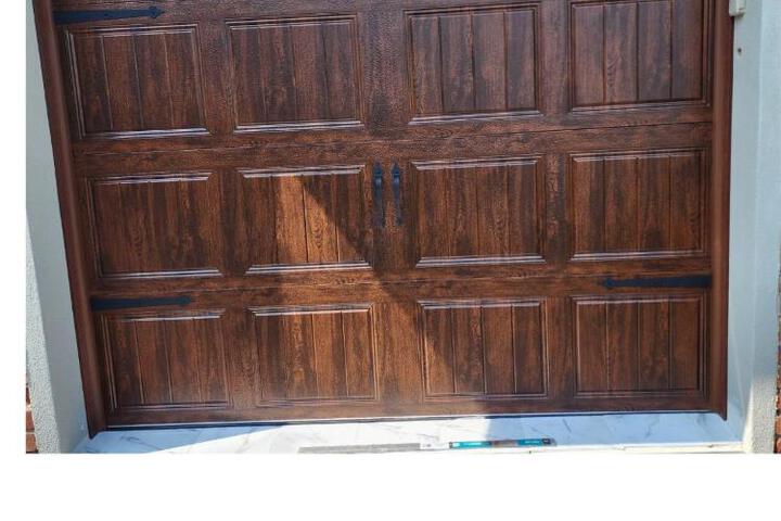 Baldwin NY 1 Bedroom Apartment Queen Size Bed