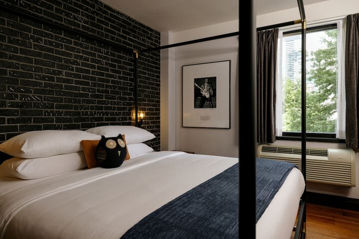Room 42 of 55