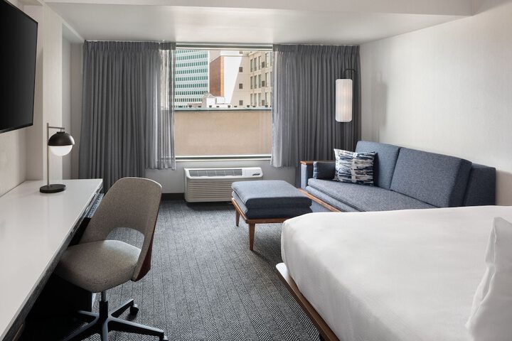 Room 17 of 40