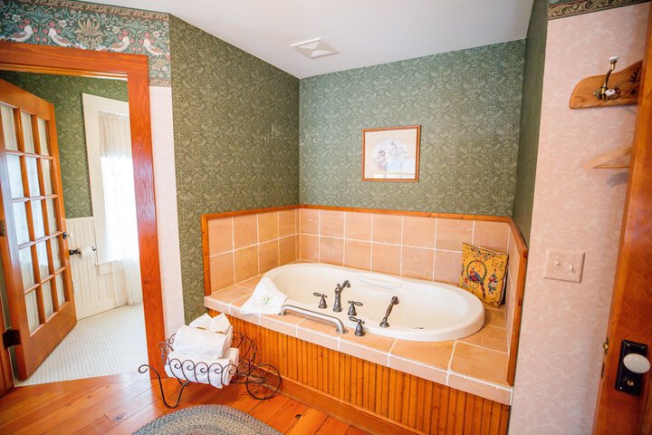 Round Barn Farm B & B Event Center