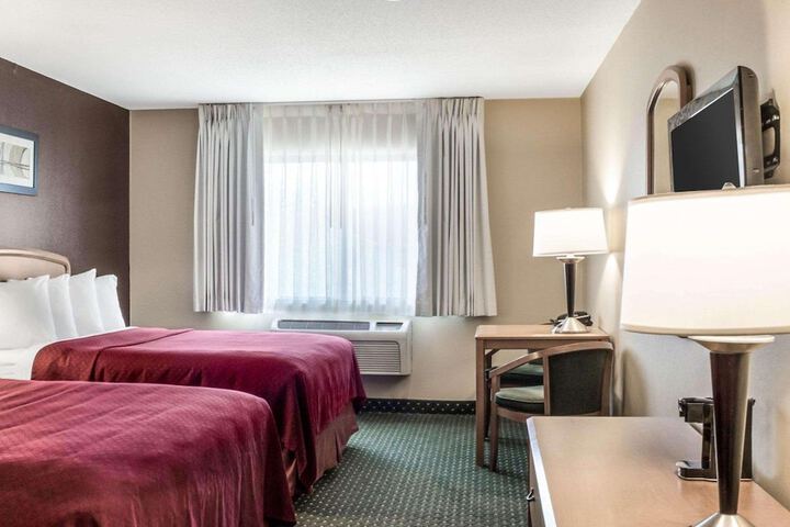 Room 10 of 32