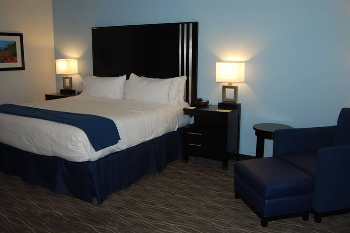 Room 35 of 61