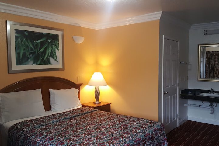 Room 10 of 52