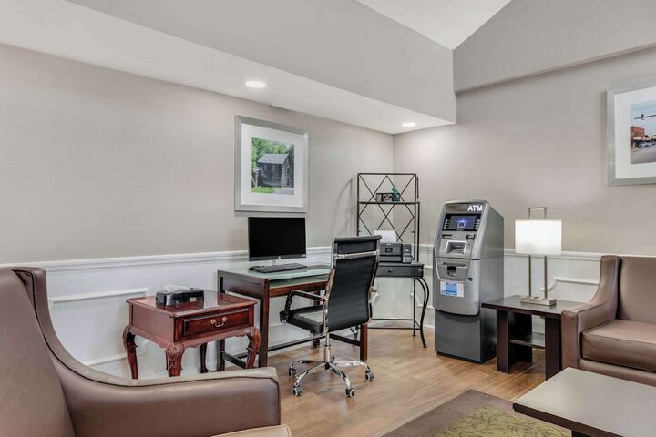 Business Center 34 of 35