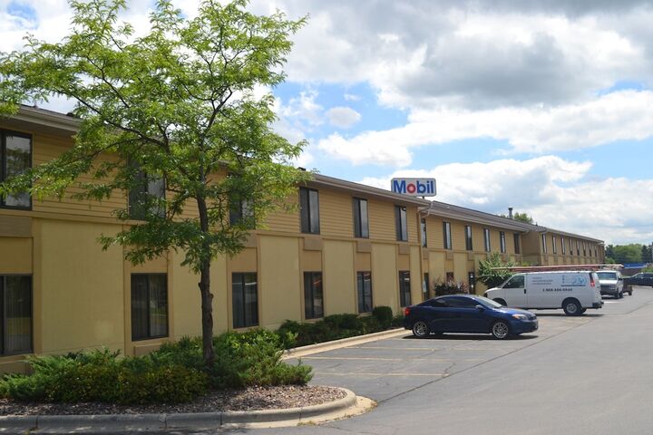 Hotel 2 of 64
