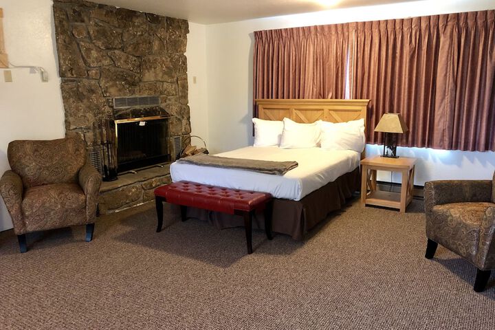 Room 10 of 18