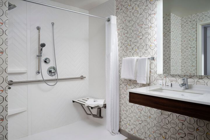 Holiday Inn & Suites Marlborough by IHG