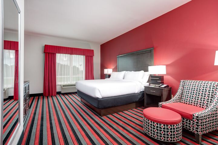Holiday Inn & Suites Lafayette North by IHG