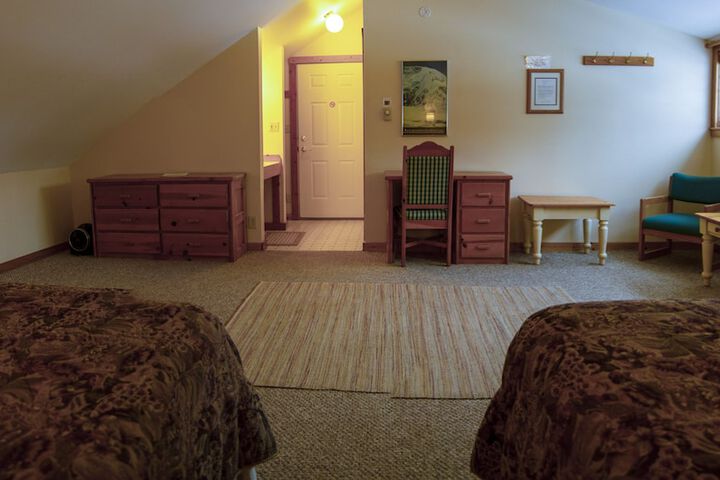 Whittakers Motel & Historic Bunkhouse