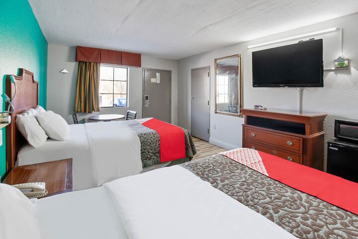 Room 9 of 33