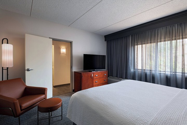 Room 8 of 28
