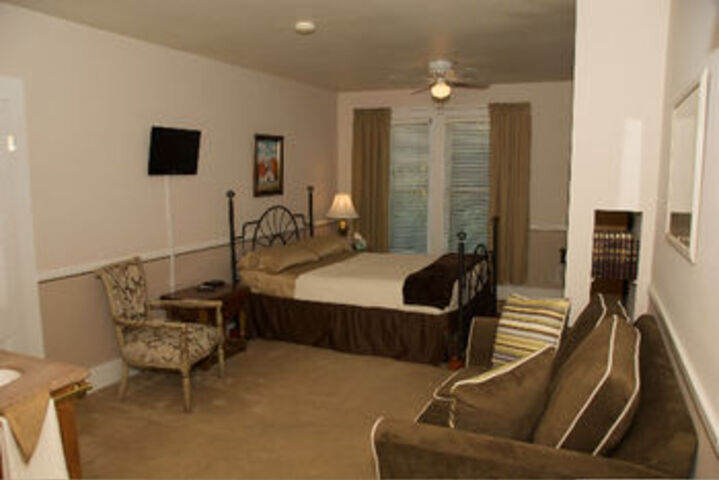 Deer Creek Inn