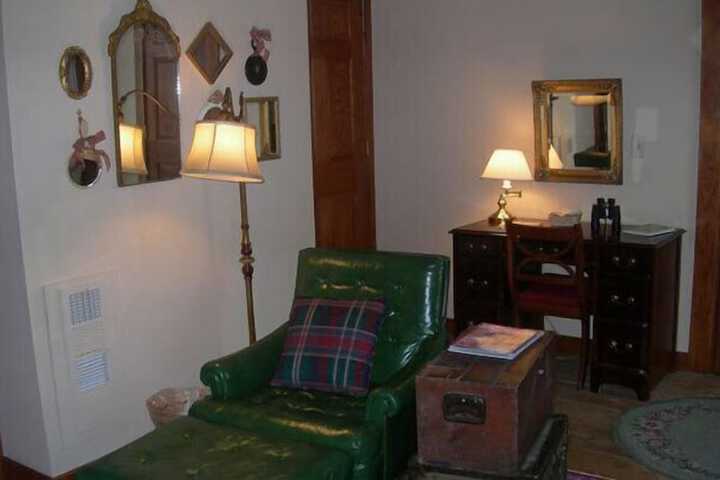 Room 10 of 20