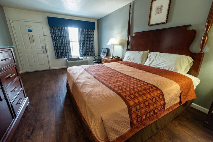 Room 28 of 40