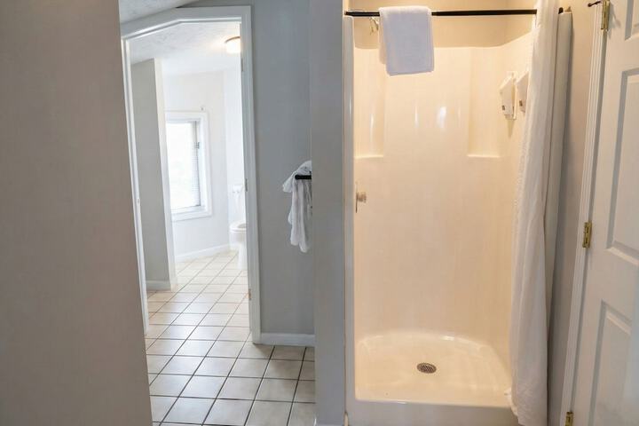 Pointes North Beachfront Hotel – 2 Person Spa Tub Studios
