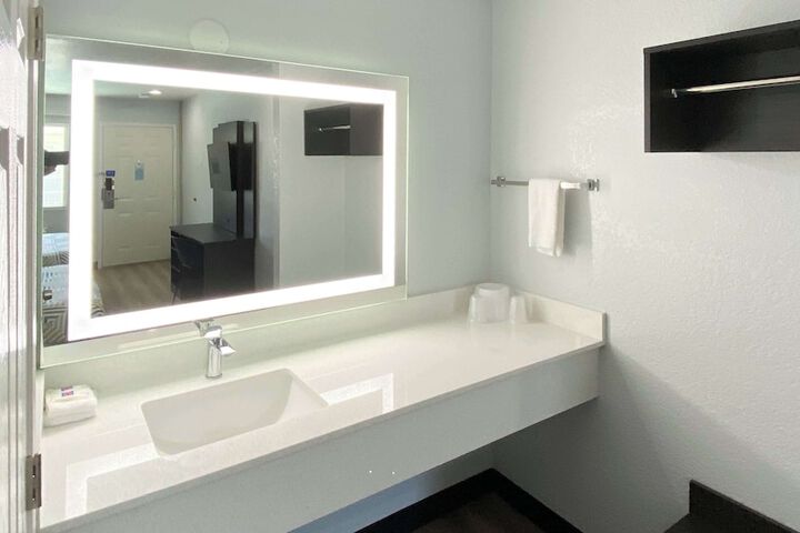 Room 17 of 25