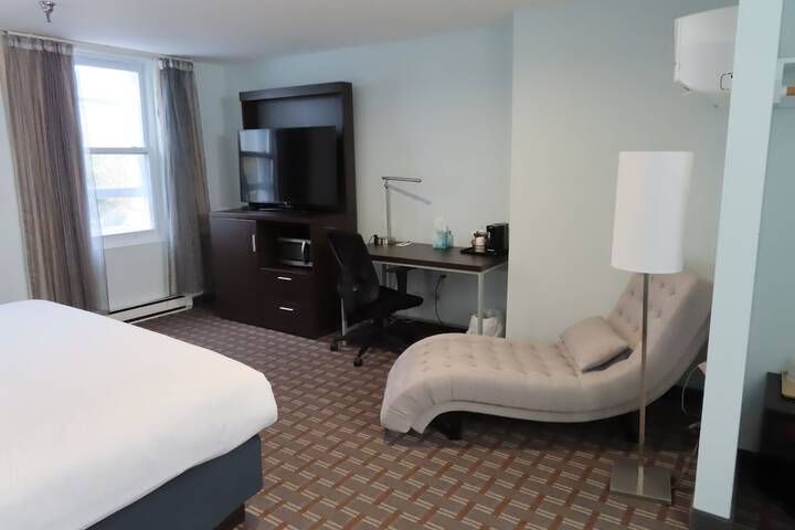 Room 28 of 76