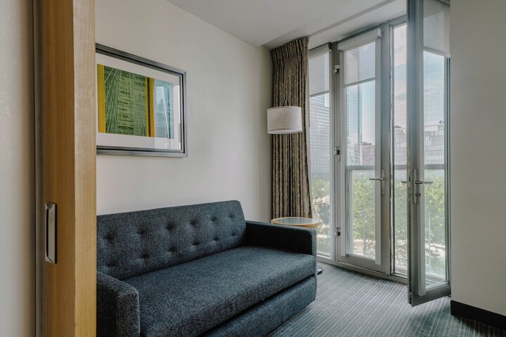 Room 32 of 48