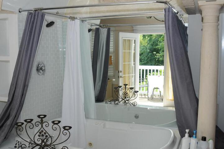 Acorn Hill Lodge and Spa
