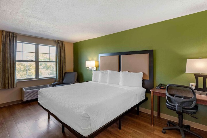 Room 13 of 30