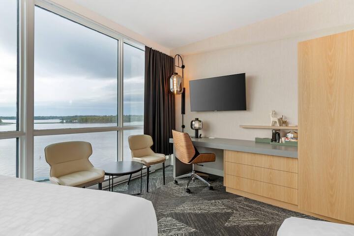 Clarion Lakeside Inn & Conference Centre