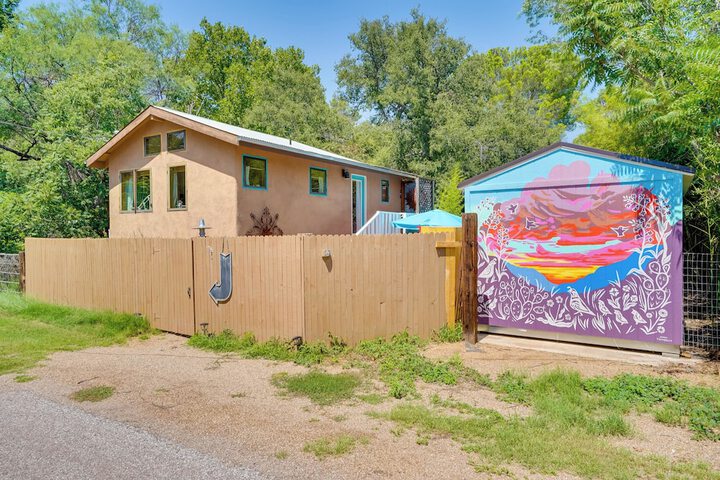 Pet-friendly Patagonia Apt 12 Mi to Wineries!