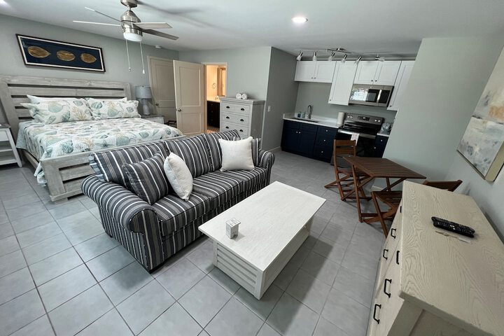 Tarpon Tale Inn
