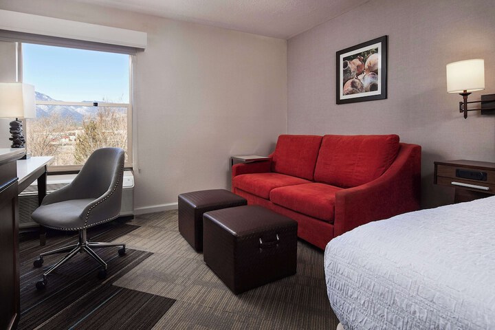 Room 17 of 28