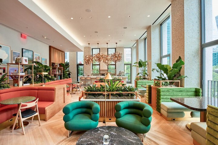 Lounge 52 of 62