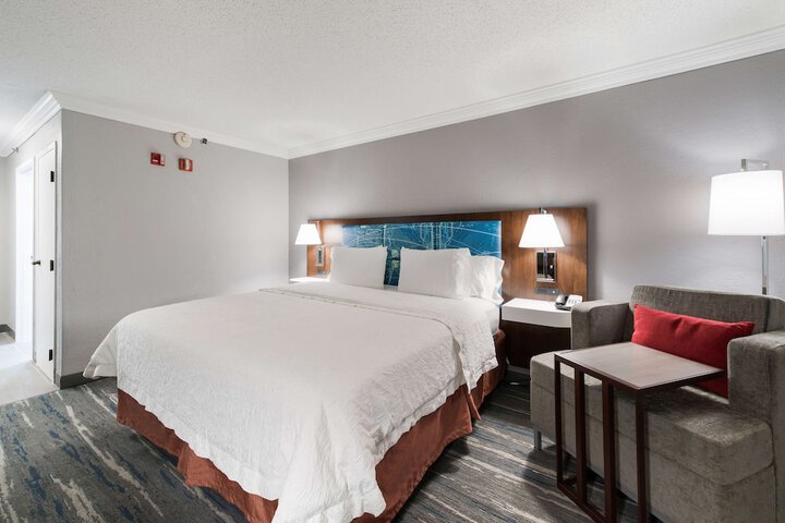 Hampton Inn & Suites Chicago / Hoffman Estates
