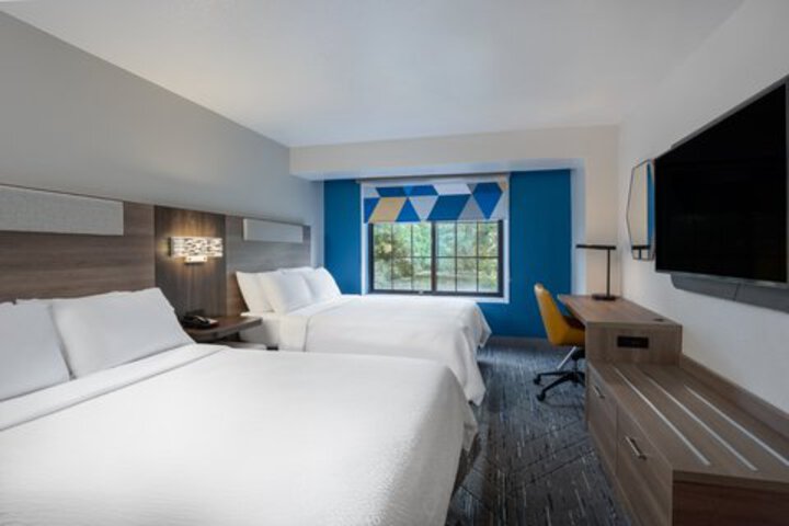 Room 93 of 245