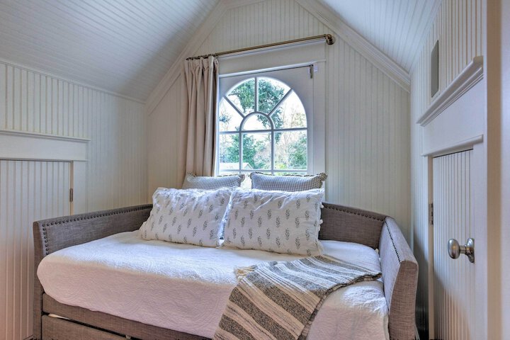Luxe Fairhope Home w / Covered Patio: Walk to Bay